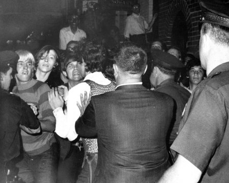 Беспорядки в Стоунволле 50 лет назад. Как геи отстояли свои права в США