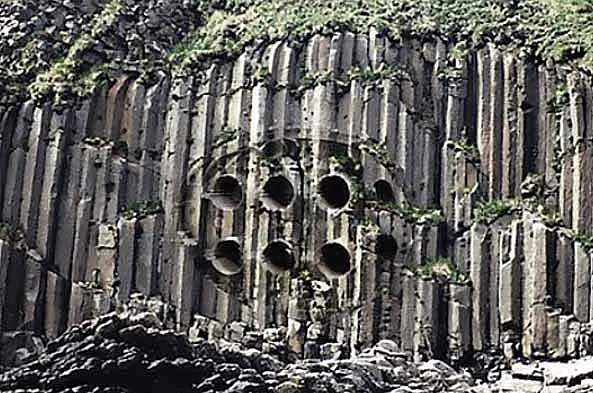 Трубы в горе Байгун, возраст которых 30 тыс. лет