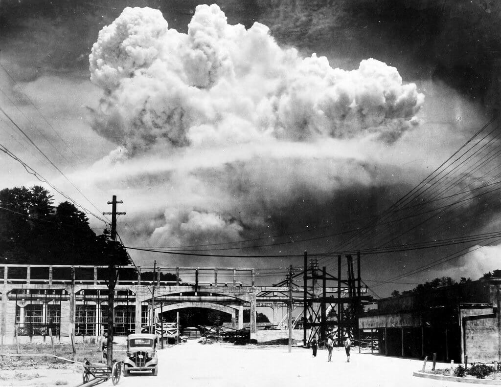 Бомбардировки Хиросимы и Нагасаки : История и Последствия
